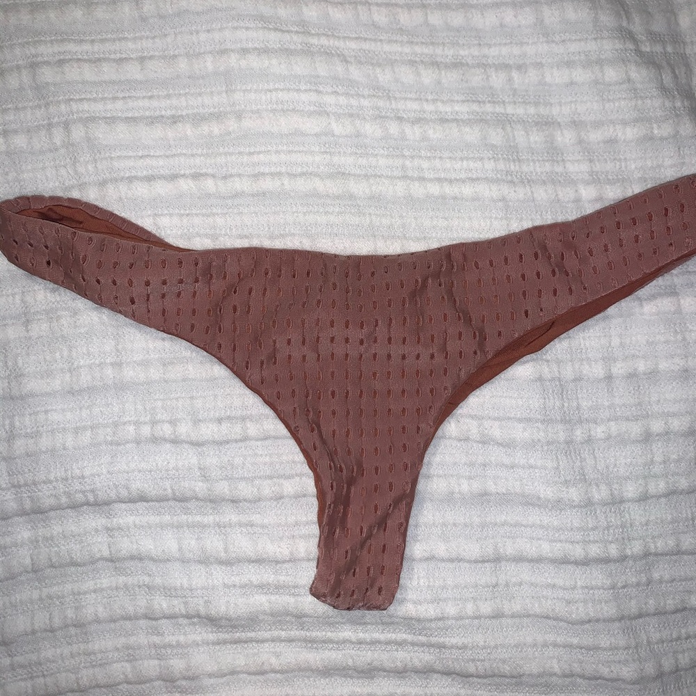 mesh hookipa thong bottom in lipstick pink